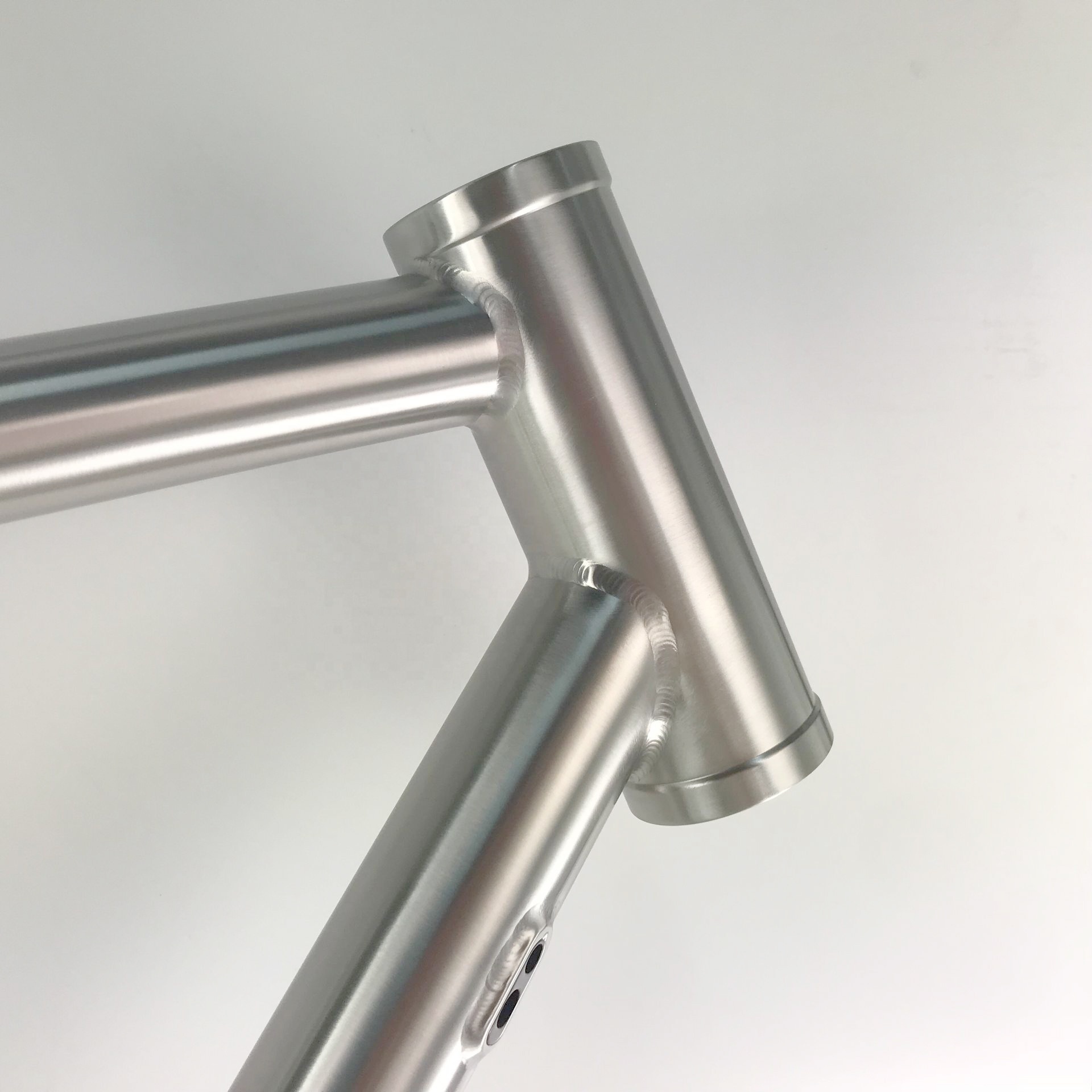 Waltly Gravel Bike - Titanium Frame, Flat Disc Brakes