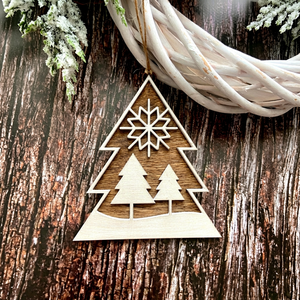 Ornement de Noël en bois découpé au laser, motif forêt scénique, décoration rustique pour les fêtes, objet décoratif à suspendre au mur sur le thème de l'hiver - Product Image 1