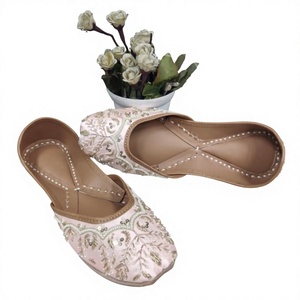 Chaussures plates pour femmes en cuir de vache, style artisanal traditionnel du Rajasthan, à lacets floraux, tendance mode personnalisée 2026 - Product Image 5