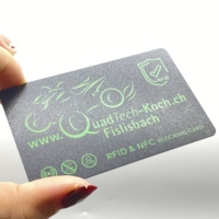 Carte de visite magnétique personnalisée en PVC avec impression numérique et finition UV sélective