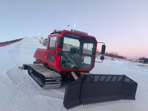 Chasse-neige sur chenilles robuste - équipement mécanique intégré pour le <span class=keywords><strong>déneigement</strong></span> hivernal et le contrôle <span class=keywords><strong>de</strong></span> la neige - Product Image 2
