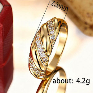 Anello con Design a Corda Intrecciata, Stile Texturizzato per Donne - Product Image 4