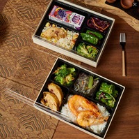 Boîte à bento japonaise haut de gamme jetable en bois biodégradable à cinq compartiments avec couvercle transparent noir pour usage professionnel