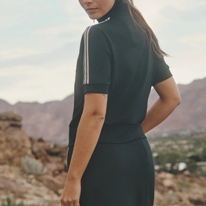 Conjunto de tenis para mujer personalizado con sudadera de media cremallera, top de golf de manga larga elástico de cintura alta suave y sudadera con estampado frontal en la cintura - Product Image 4