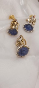 Meilleure collection de bijoux indiens traditionnels de luxe, de haute qualité, ovales, sculptés avec des pierres bleues. - Product Image 4