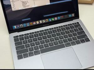 <span class=keywords><strong>MacBook</strong></span> <span class=keywords><strong>Air</strong></span> 2019 A1932 ขนาด 13 นิ้ว สภาพ 95%  <span class=keywords><strong>Intel</strong></span> I5 แรม 16GB SSD 256GB ตัวเครื่องโลหะ คีย์บอร์ดภาษาอังกฤษ แล็ปท็อปปรับสภาพใหม่ - Product Image 3