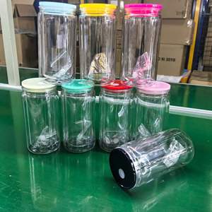 Gobelet isotherme double paroi en plastique transparent de 16 oz, en forme de canette, pour café glacé, avec lèvre et paille colorées - Product Image 2