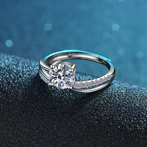 Ensemble de bagues en argent sterling S925 avec étoile de <span class=keywords><strong>rivière</strong></span> et diamant à quatre griffes, serti d'un moissanite de 0,5 ct, bague de fiançailles de luxe légère et tendance, cadeau de mariage - Product Image 2