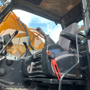 รถขุดไฮดรอลิกแบบตีนตะขาบ Hyundai R520L-9VS ขนาด 52 ตัน คุณภาพสูง มือสอง สำหรับงานเหมือง พร้อมมอเตอร์หลักจากเกาหลี - Product Image 2