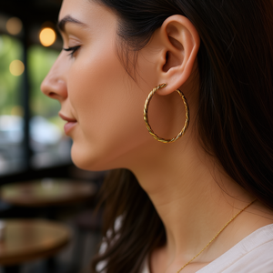 Orecchini a Cerchio Intrecciati Placcati Oro E2659 20mm, Gioielli di Moda per Donne - Product Image 2