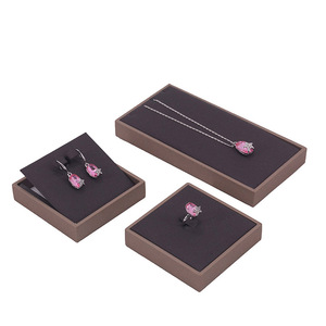 Thiết Kế Mới Tùy Chỉnh PU Da Trang Sức Hiển Thị Đứng Đặt Vòng Cổ Vòng Đeo Tay Hiển Thị Đứng Cho Showcase - Product Image 2