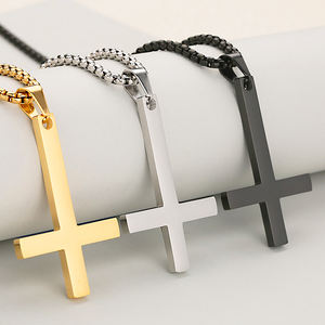 Mode Étanche 18K Plaqué Or En Acier Inoxydable <span class=keywords><strong>À</strong></span> <span class=keywords><strong>L</strong></span>'<span class=keywords><strong>envers</strong></span> Croix Collier Inversé Croix Pendentif Collier pour Hommes Femmes - Product Image 4