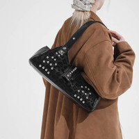 Sac fourre-tout rétro à rivets haut de gamme pour femme, nouvelle collection hiver 2025, style occidental, luxe léger et simplicité, sac à bandoulière exquis