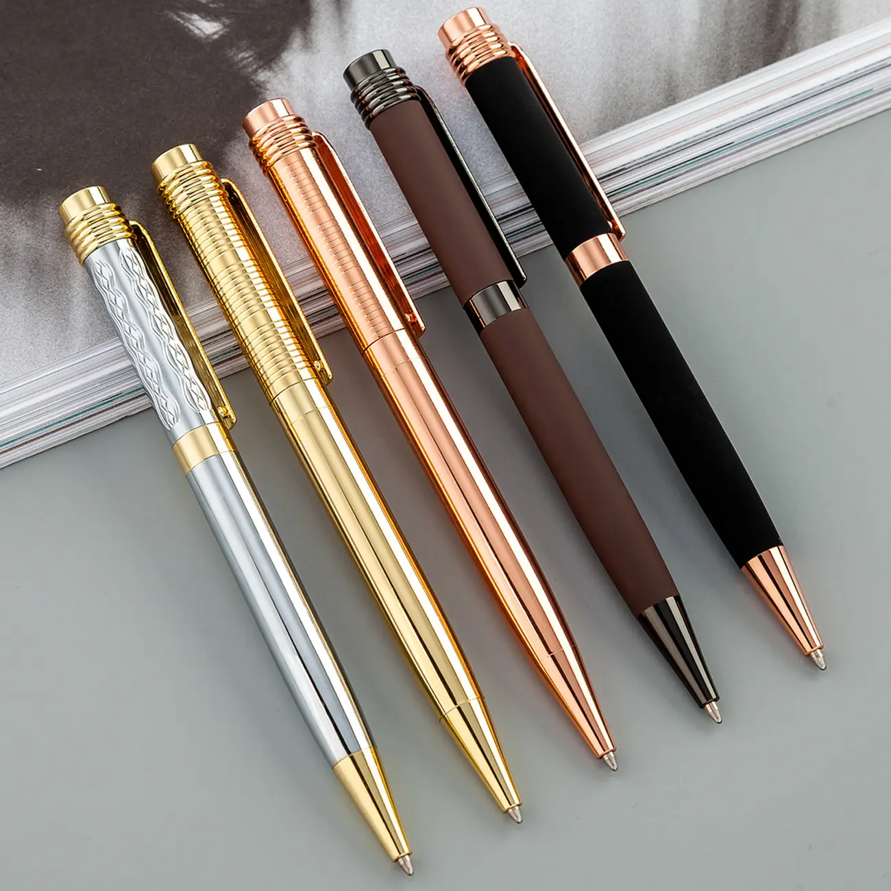 Luxury Personalized Elegant Rose Gold Rubber Coated Rotating Metal Ballpoint Gift Business Souvenir Pen For Men