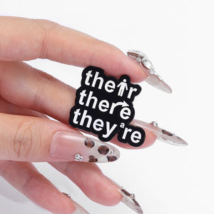 Broches de esmalte de broma De gramática divertida pronombres personales su allí están broche insignia de solapa regalo de joyería para amigos - Product Image 4