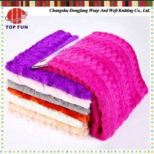 Usine personnalisé de haute qualité à poils bas tissu en <span class=keywords><strong>peluche</strong></span> 3D Plaid Jacquard fausse fourrure de lapin tissu en <span class=keywords><strong>peluche</strong></span> de couleur unie pour les vêtements - Product Image 2