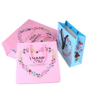 Sacs d'emballage pour chaussures en papier d'art de luxe recyclable personnalisés avec logo imprimé UV, fermeture magnétique, poignées en ruban, design artisanal - Product Image 3