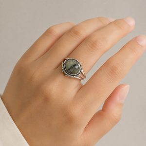 Anello Vintage Scintillante da Donna, Anello Statement Stile Retrò, Design Elegante, Accessorio per Dito, Stile alla Moda - Product Image 2