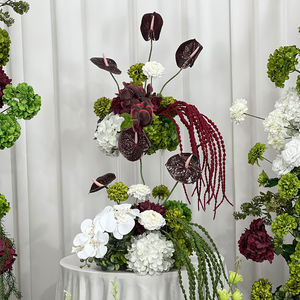 Arreglo Floral Artificial Moderno y Realista de Bolas de Seda Rojas y Verdes para Decoración de Fondo de Boda - Product Image 4