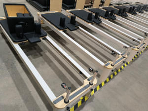 Máquina de cama de Yoga de media polea torre de reformador de Pilates de madera comercial con pista completa medio trapecio - Product Image 5