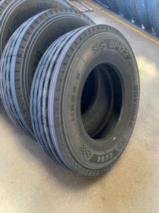 ยางรถบรรทุกคุณภาพดีใหม่ 11R22.5 แบบไม่มียางใน โครงสร้างเรเดียล สำหรับรถบรรทุกของคุณ - Product Image 4