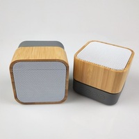 Bambú único portátil de bolsillo creativo recargable mini inalámbrico Bluetooth altavoz cuadrado de madera de bambú TWS altavoz