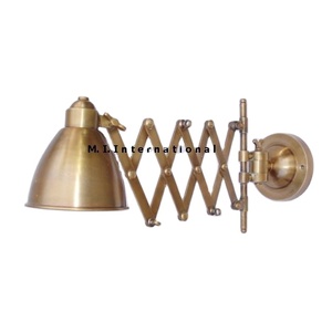 Applique murale LED au design unique de haute qualité pour la maison, l'hôtel, le salon et la chambre à coucher, le corps en métal et en fer de style luxe avec du matériel PC - Product Image 2