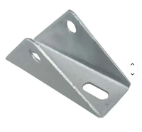 Connecteur triangulaire à quatre trous pour système de montage solaire, galvanisé à chaud, résistant à la corrosion, garantie 10 ans pour l'aménagement paysager