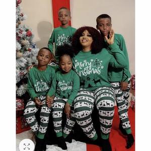 Set di Pigiami Natalizi Coordinati per Famiglia, Abbigliamento Festivo per Feste e Foto, Atmosfera Natalizia - Product Image 1
