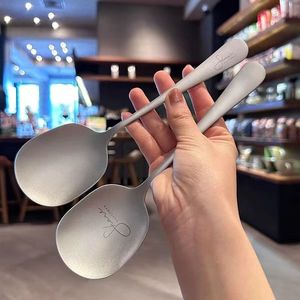 Elegante Cuchara para Servir de Acero Inoxidable con Diseño de Copo de Nieve, Cuchara de Servicio de Mango Largo para Restaurante, Hotel, Buffet, Cafetería - Product Image 1