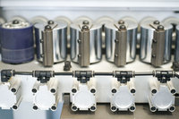 Machine de chantournage automatique haute vitesse E-80 pour meubles et portes de placards, avec contrôle industriel et grand écran