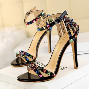 Sandales à talons hauts pour femmes, sandales romaines à talon aiguille, à bout ouvert avec rivets colorés - Product Image 3