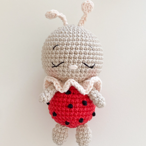 Jouet bébé adorable <span class=keywords><strong>en</strong></span> crochet miniature, coccinelle, <span class=keywords><strong>poupée</strong></span> amigurumi douce, abeille, avec tissu <span class=keywords><strong>en</strong></span> coton biologique, rembourrage <span class=keywords><strong>en</strong></span> coton PP, doublure <span class=keywords><strong>en</strong></span> maille - Product Image 2