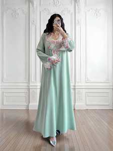 Robe en coton vert menthe avec patchwork de dentelle brodée, col en V, style vintage, robe d'été, matière respirante en polyester - Product Image 2