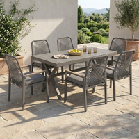 Table de jardin extérieure avec structure en aluminium, plateau en lattes WPC imitation bois et design à pieds en X