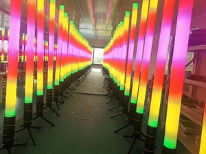 Tubo de Luz LED Pixel RGB 3 en 1 Inalámbrico para Exteriores, con Rotación Vertical de 360 Grados y Control por Aplicación - Product Image 3