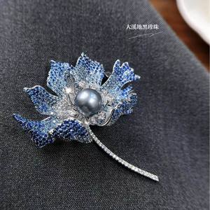 Broche de luxe minimaliste haut de gamme en forme de fleur de perle rétro pour vêtements et accessoires de poitrine - Product Image 2