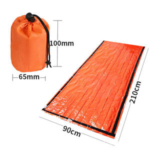 Saco de Dormir de Emergencia Impermeable de 90x210cm con Silbato y Mosquetón, Película de PE Aluminizada para Exteriores - Product Image 4