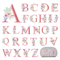 26 Pièces Patchs Brodés Alphabet A-Z Auto-adhésifs ou à Coudre, Motifs Fleurs, Plantes et Lettres pour Vêtements et Chemises