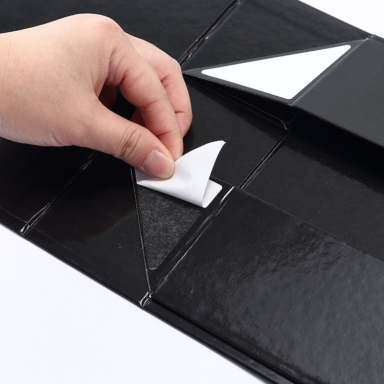 Manufacture folding cosmetic product packaging black paper magnetic glossy box with custom logo