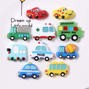 Breloques en résine de dessin animé autobus scolaire voiture de police ambulance camion bricolage décoration pour coque de té<span class=keywords><strong>l</strong></span>éphone - Product Image 1