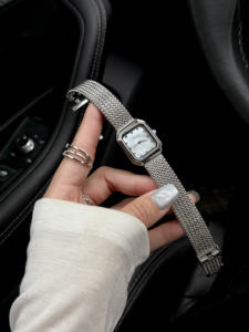 ساعة يد كوارتز فاخرة للنساء من سكوتي 9755 بزجاج معدني وهيكل من الفولاذ المقاوم للصدأ - Product Image 2