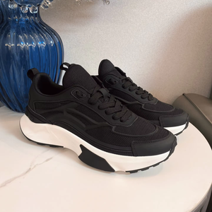 Chaussures de sport en cuir véritable de haute qualité, à lacets fermés, pour hommes et femmes, avec amorti, tendance de la mode intemporelle - Product Image 1