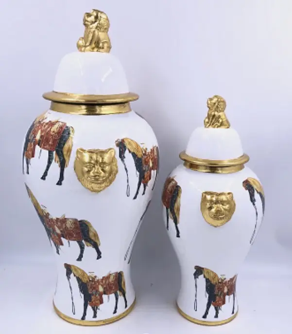 Pferde muster Keramik vase mit goldenem Löwenkopf deckel Licht Luxus Ingwer glas Zwei verschiedene Farben