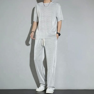 Nouvel ensemble décontracté 2 pièces pour <span class=keywords><strong>homme</strong></span> en soie glacée respirante et à séchage rapide, T-shirt et <span class=keywords><strong>pantalon</strong></span> amples, collection été 2026 - Product Image 1