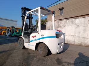 Chariot élévateur diesel d'occasion fiable de 3 tonnes TCM FD30T4 avec une longueur de fourche de 1200 mm et une largeur de fourche de 125 mm - Product Image 4