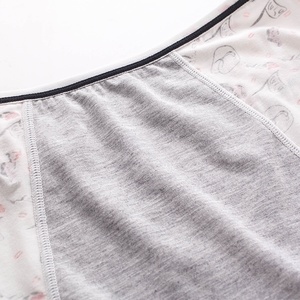 9204 Celana Dalam Fisiologis Motif Bunga Viscose Cetak Kulit Udang Remaja (18-40 Tahun) Celana Dalam Menstruasi 3 Lapis Bernapas - Product Image 3