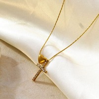 Collier fin en acier inoxydable avec pendentif cœur et croix minimaliste, ornements plaqués or raffinés, vente en gros pour femmes TGXL14739