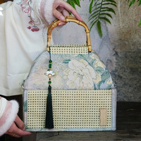 Sac de cadeau en tissu brodé de fleurs de luxe, boîte d'emballage avec poignée en bambou, pompon et insert pour boîte à thé, Ramadan