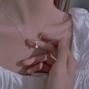 Elegante Collana con Ciondolo a Goccia d'Acqua e Catena a Maglie per Donna, Gioiello di Moda per Uso Quotidiano e Abbinamento con Vestiti - Product Image 5